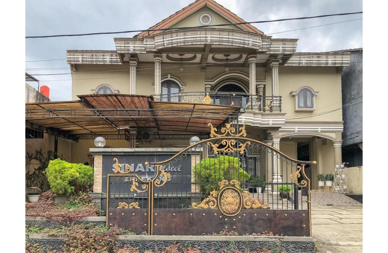 Sinar Hotel Enrekang Εξωτερικό φωτογραφία