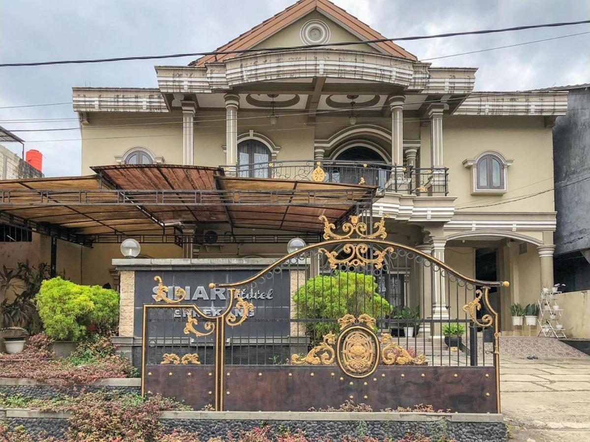 Sinar Hotel Enrekang Εξωτερικό φωτογραφία